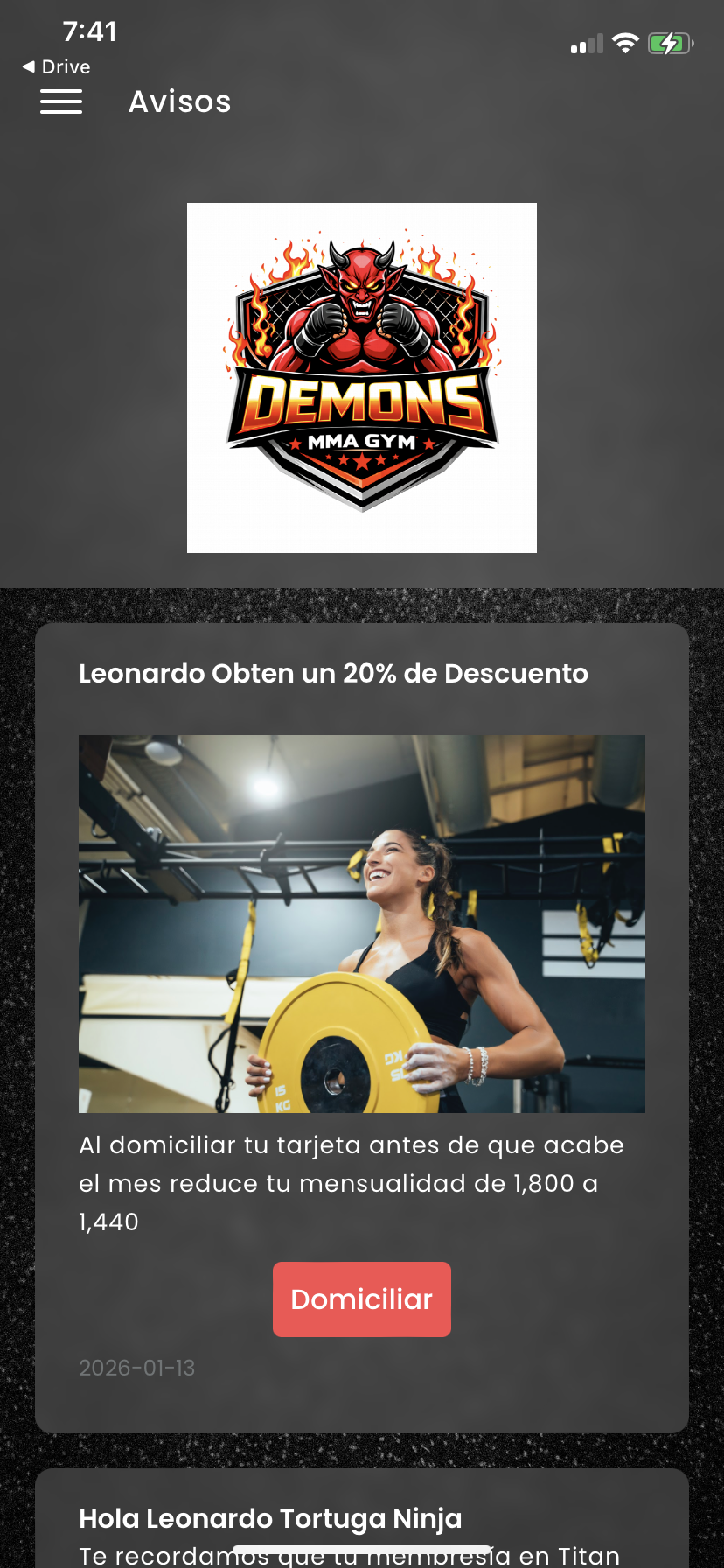 Aviso de pago dentro de la app del atleta con imagen, texto personalizado y botón Pagar ahora